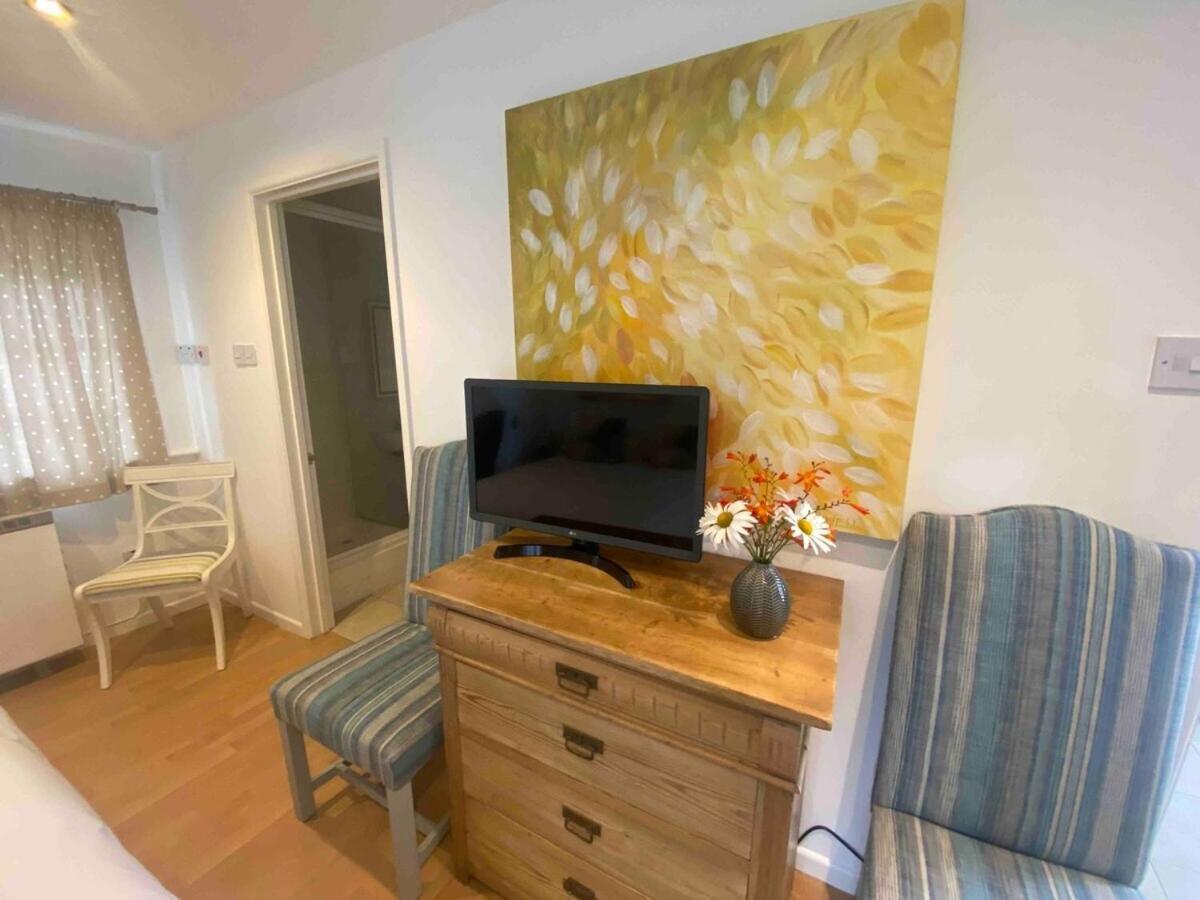 Private Entry Guesthouse Hideaway Hordle Eksteriør bilde